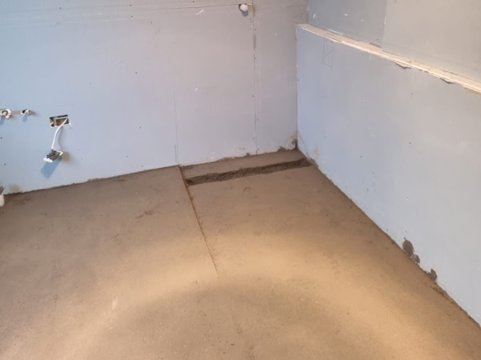 Screeding (Floor Levelling)